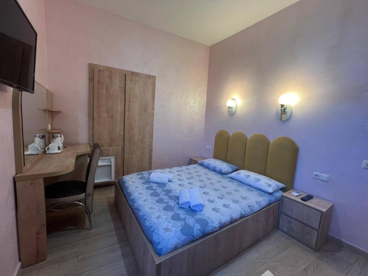 Hotel Old Star バトゥーミ エクステリア 写真