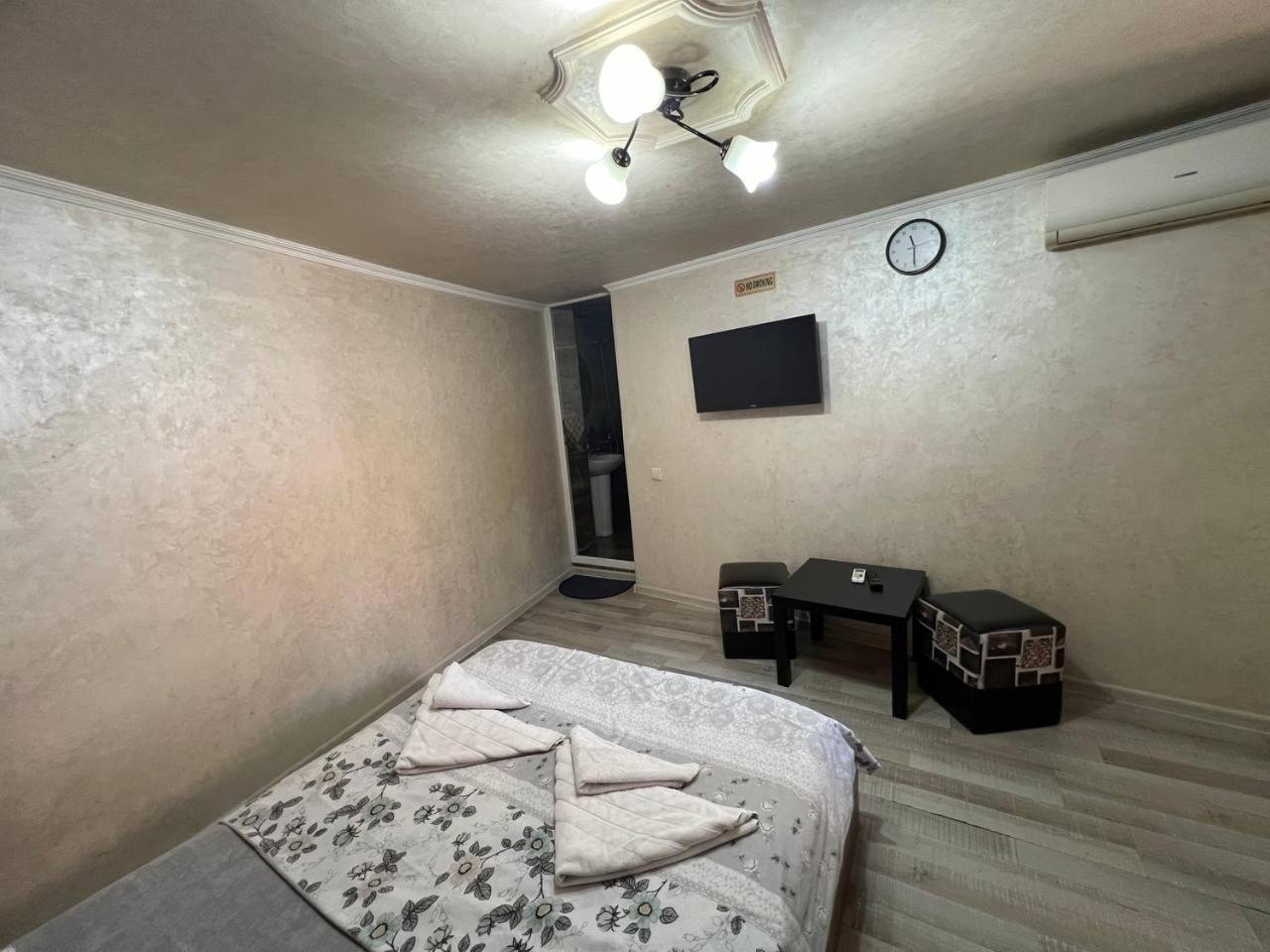 Hotel Old Star バトゥーミ エクステリア 写真