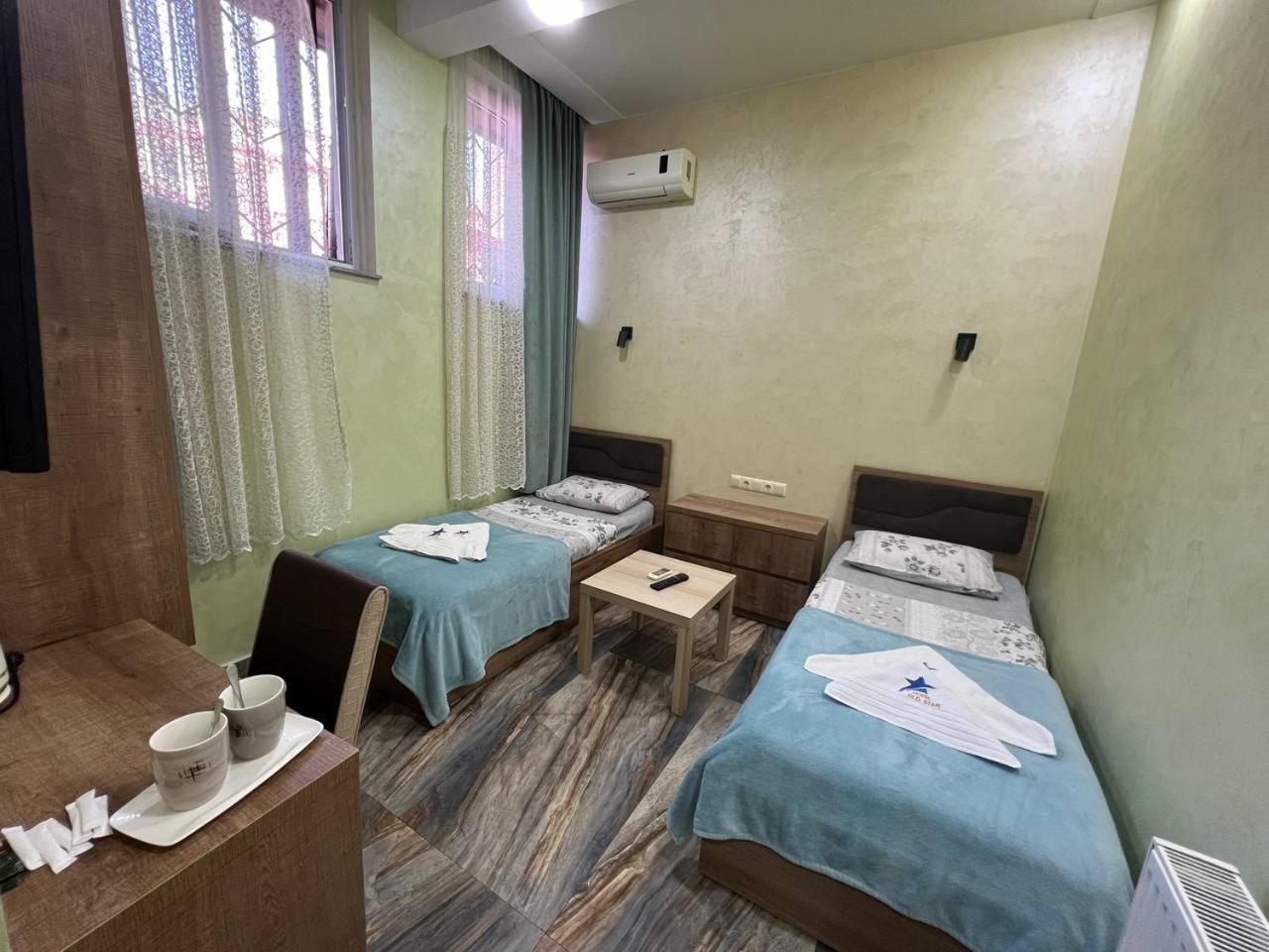 Hotel Old Star バトゥーミ エクステリア 写真