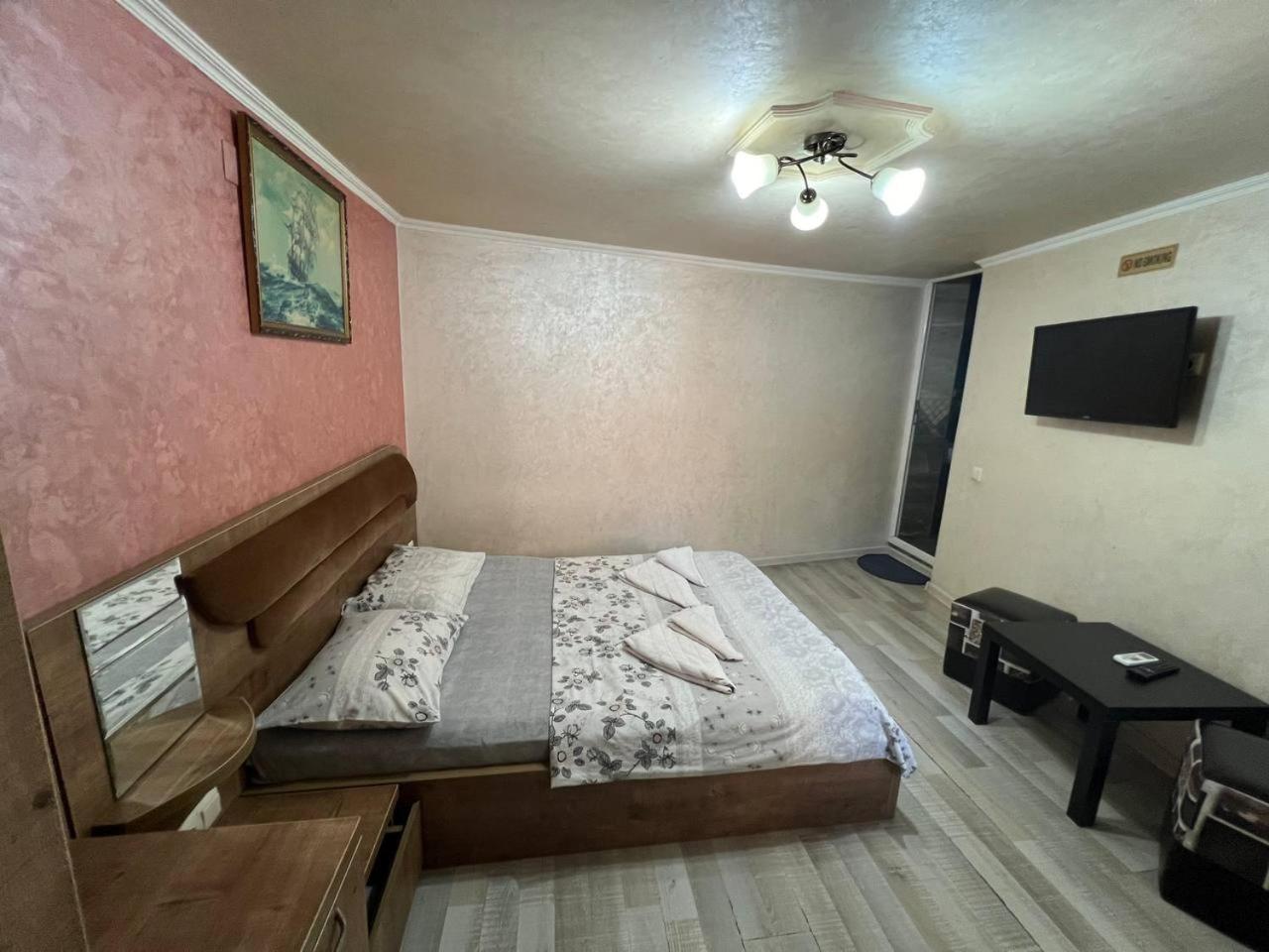 Hotel Old Star バトゥーミ エクステリア 写真