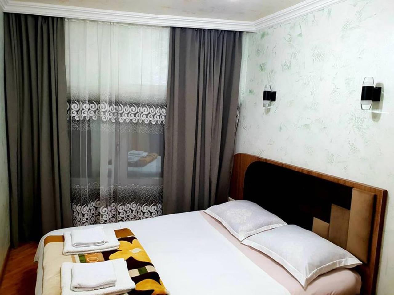 Hotel Old Star バトゥーミ エクステリア 写真