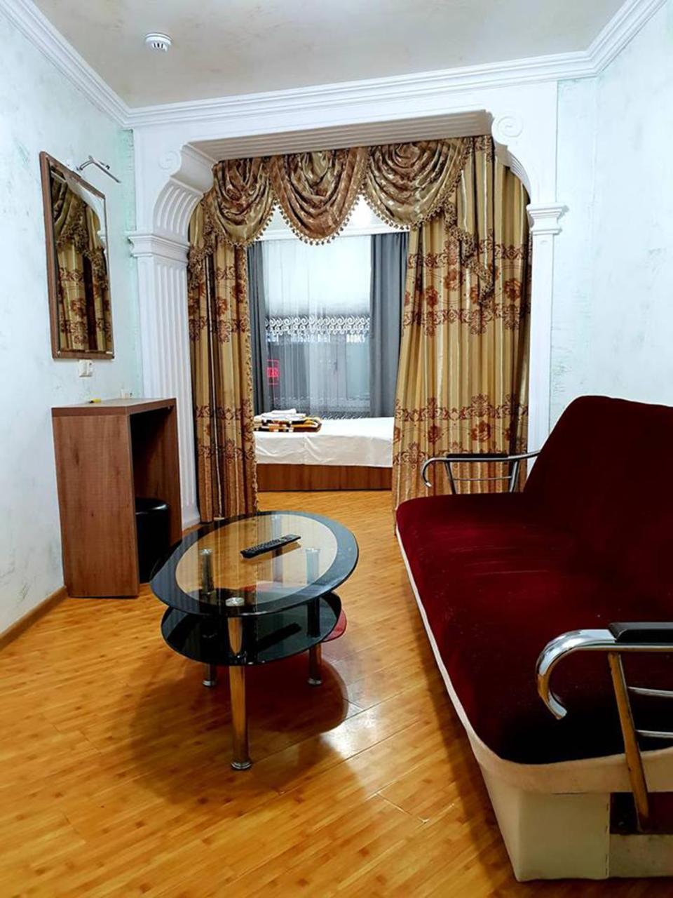Hotel Old Star バトゥーミ エクステリア 写真