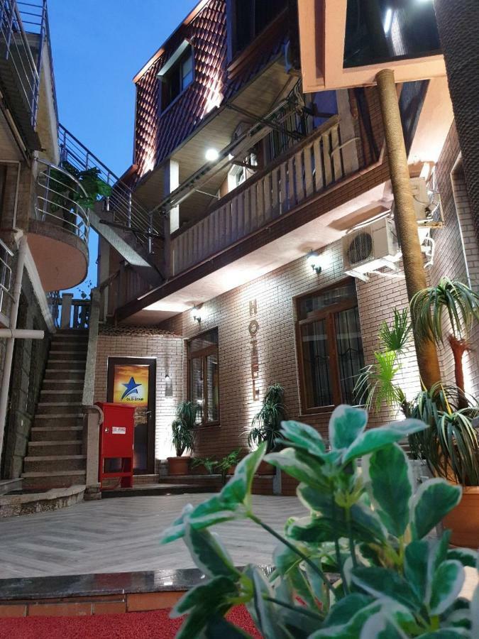 Hotel Old Star バトゥーミ エクステリア 写真
